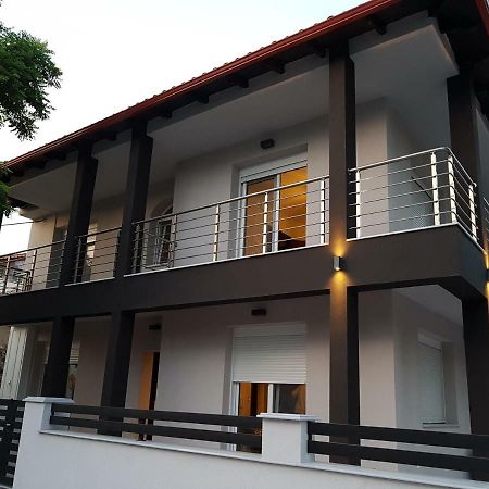 Fantastic Four Apartments Néoi Epivátai Eksteriør billede